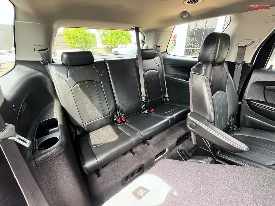 GMC Acadia photo 17