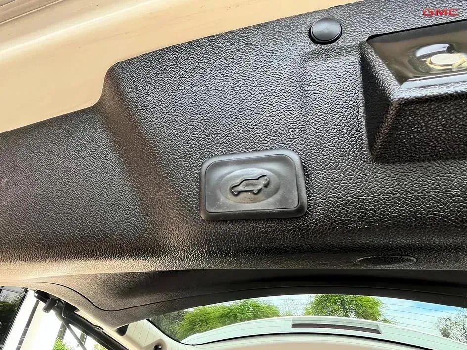 GMC Acadia photo 15