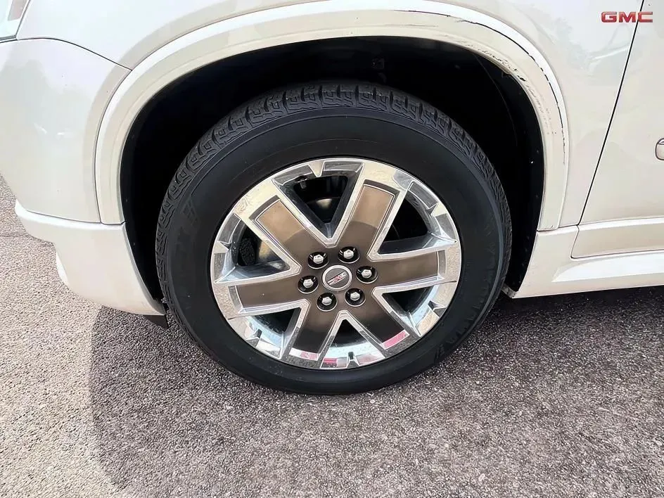 GMC Acadia photo 20