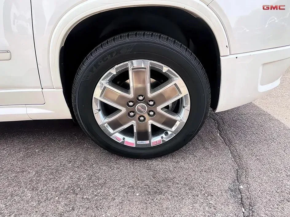 GMC Acadia photo 19