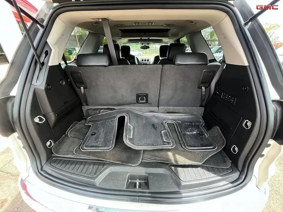 GMC Acadia photo 10