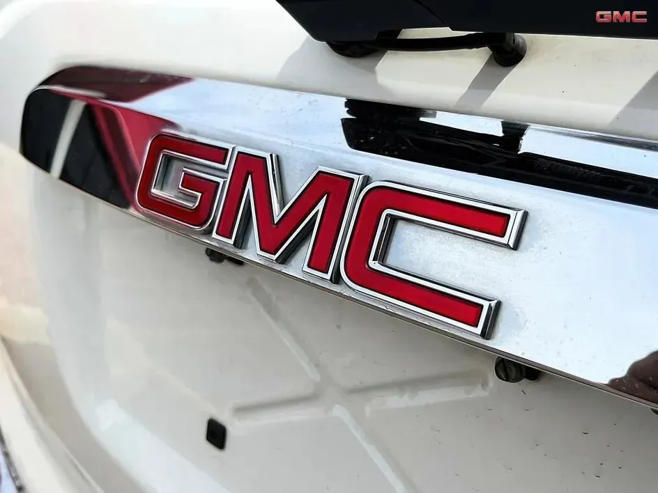 GMC Acadia photo 25