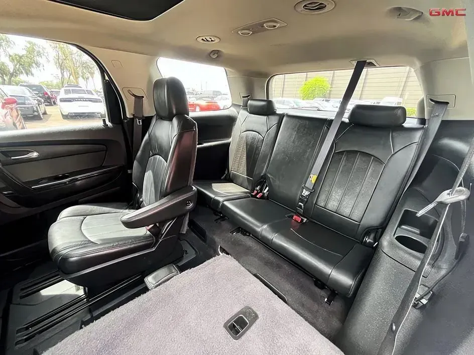 GMC Acadia photo 12