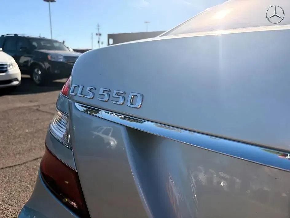 Mercedes-Benz S-Class photo 24