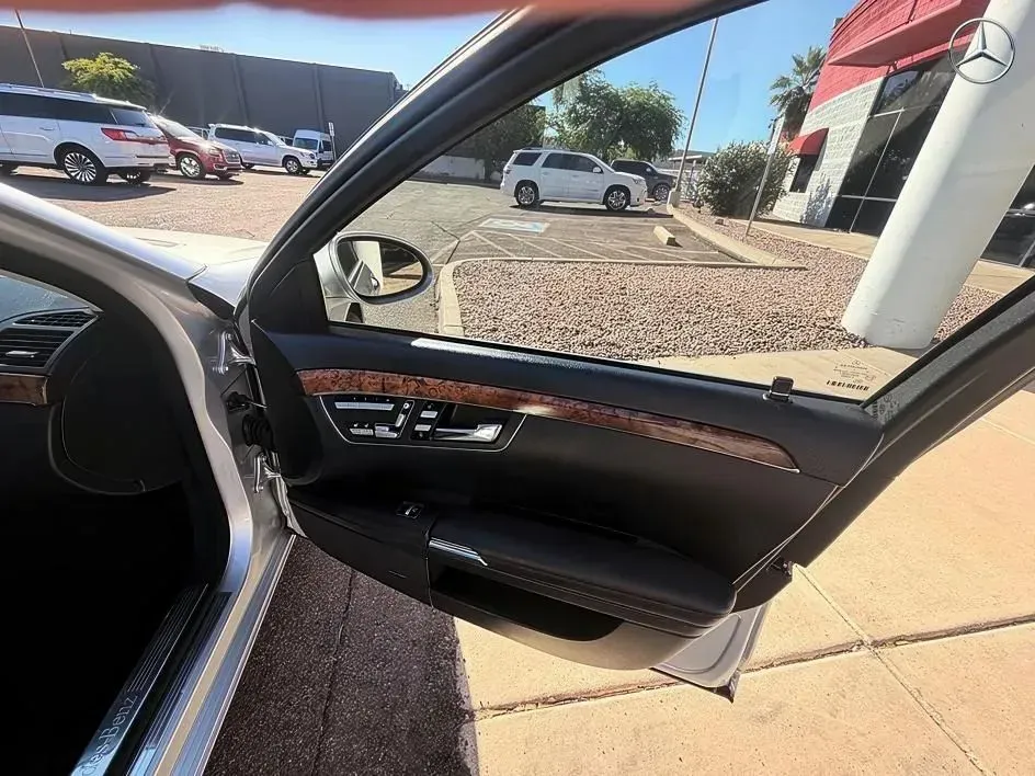 Mercedes-Benz S-Class photo 14