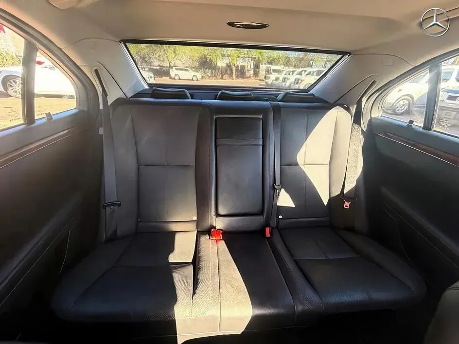 Mercedes-Benz S-Class photo 18