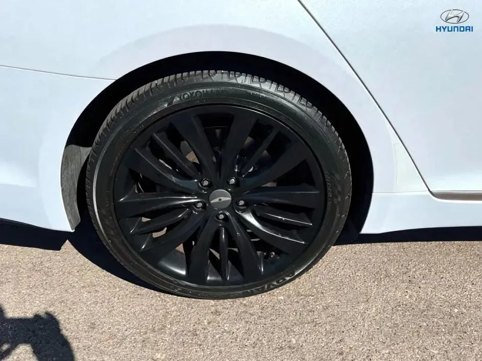 Hyundai Genesis photo 21