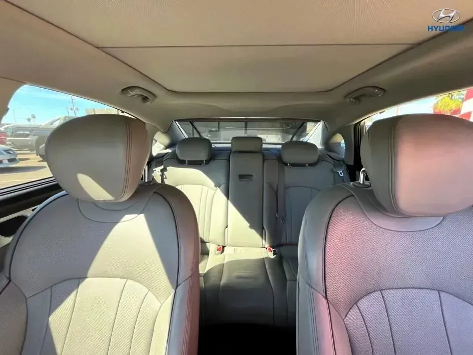 Hyundai Genesis photo 14