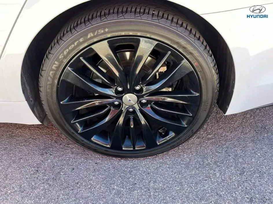 Hyundai Genesis photo 20