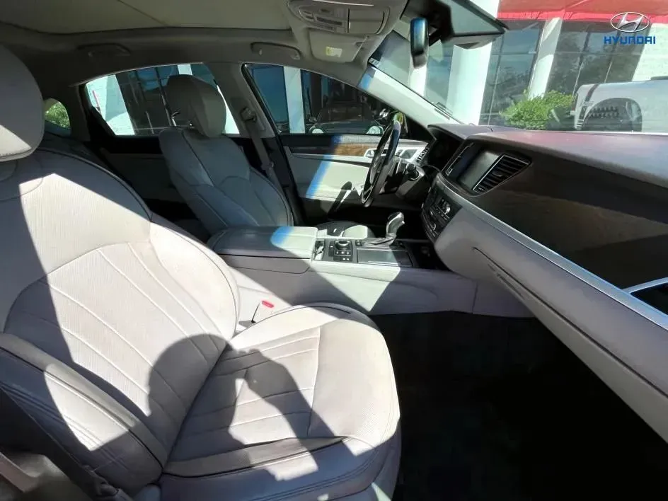 Hyundai Genesis photo 11