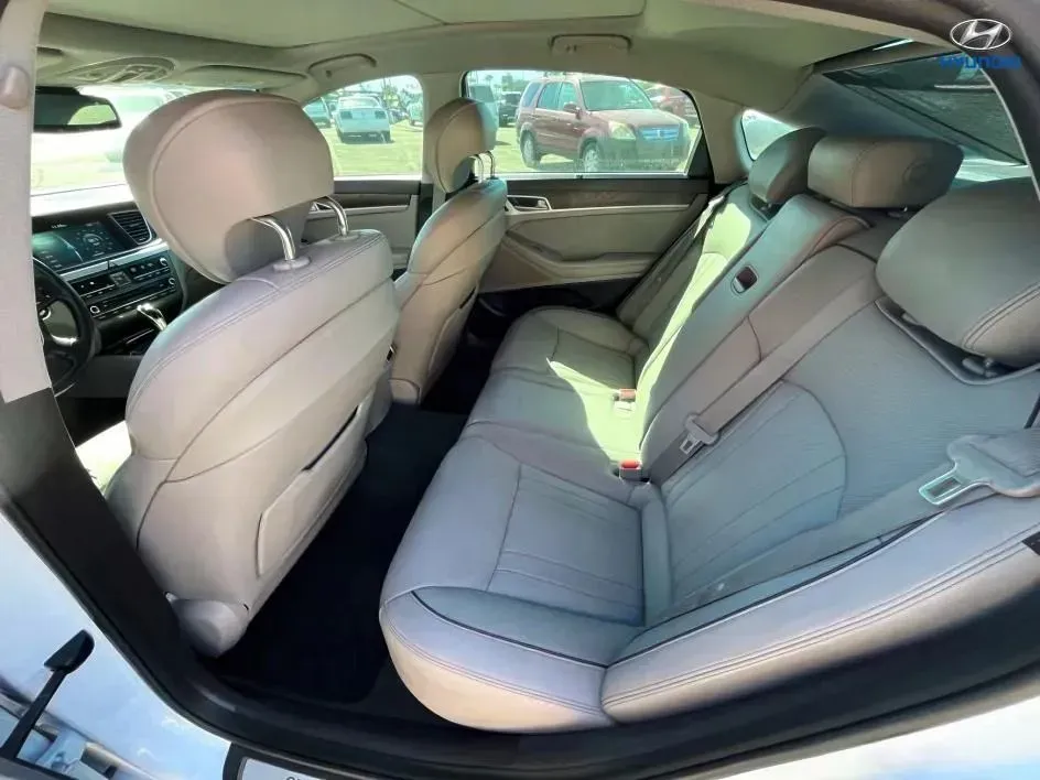 Hyundai Genesis photo 10