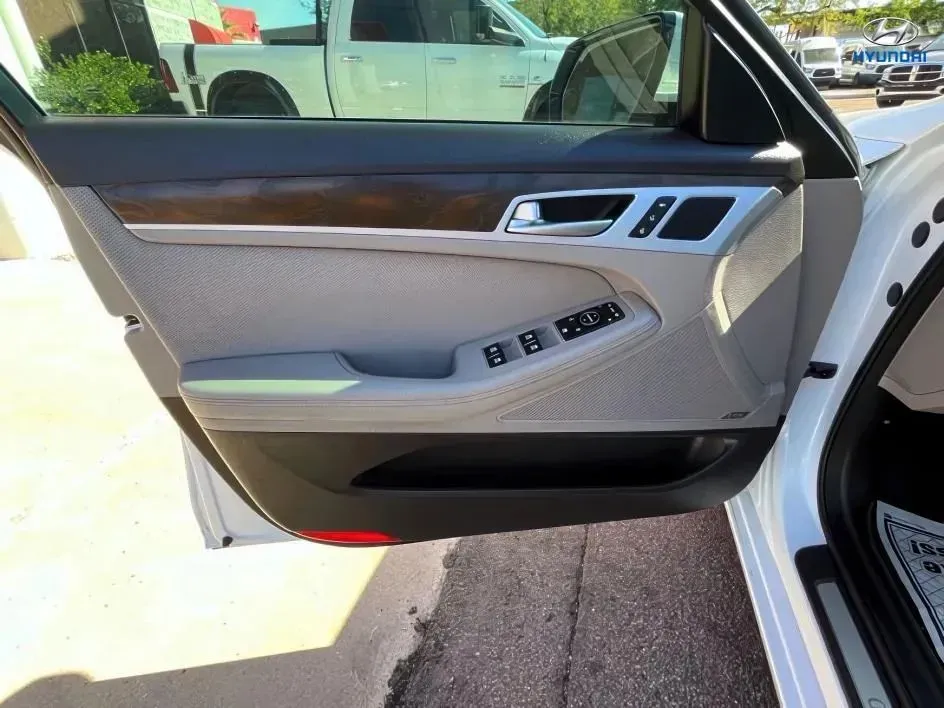 Hyundai Genesis photo 15