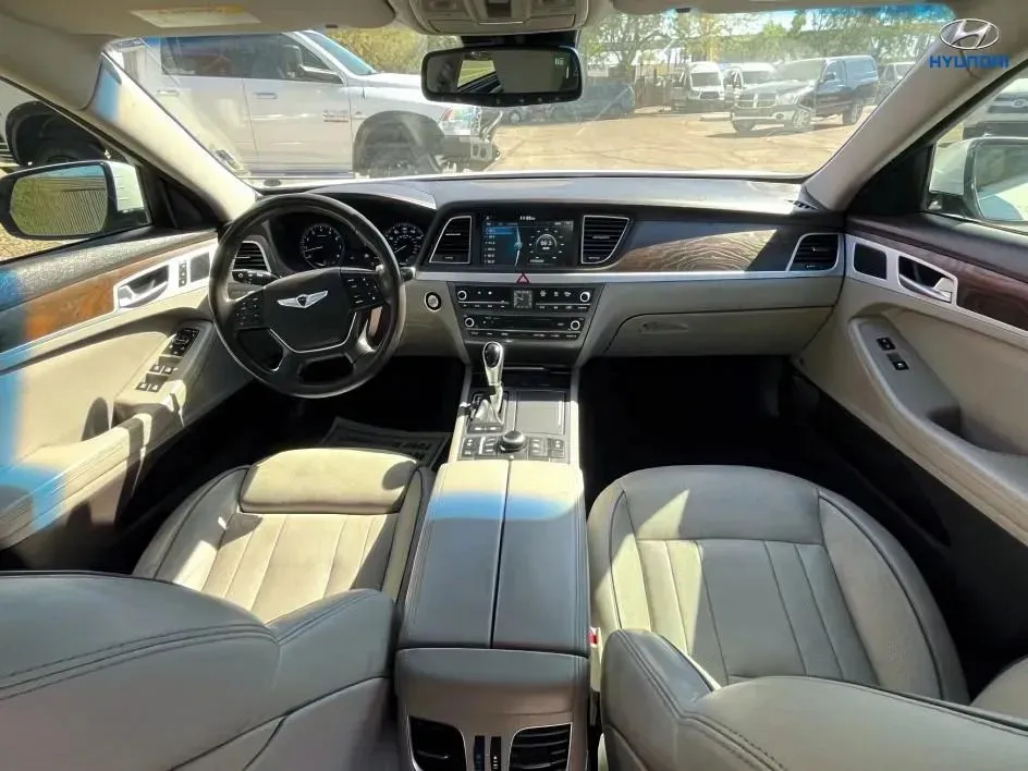 Hyundai Genesis photo 13