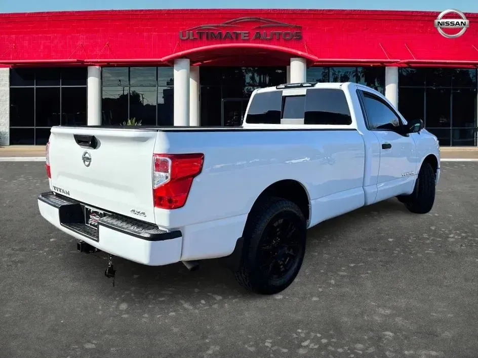 Nissan Titan photo 3