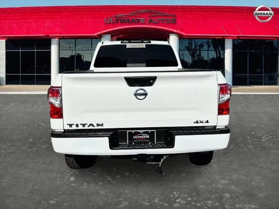 Nissan Titan photo 8