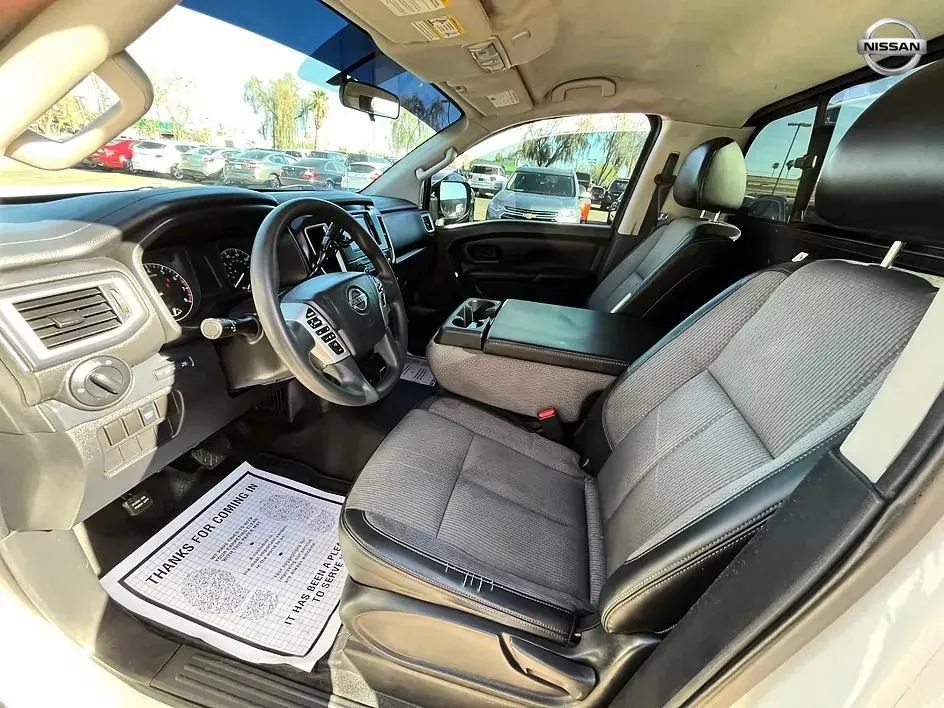 Nissan Titan photo 9