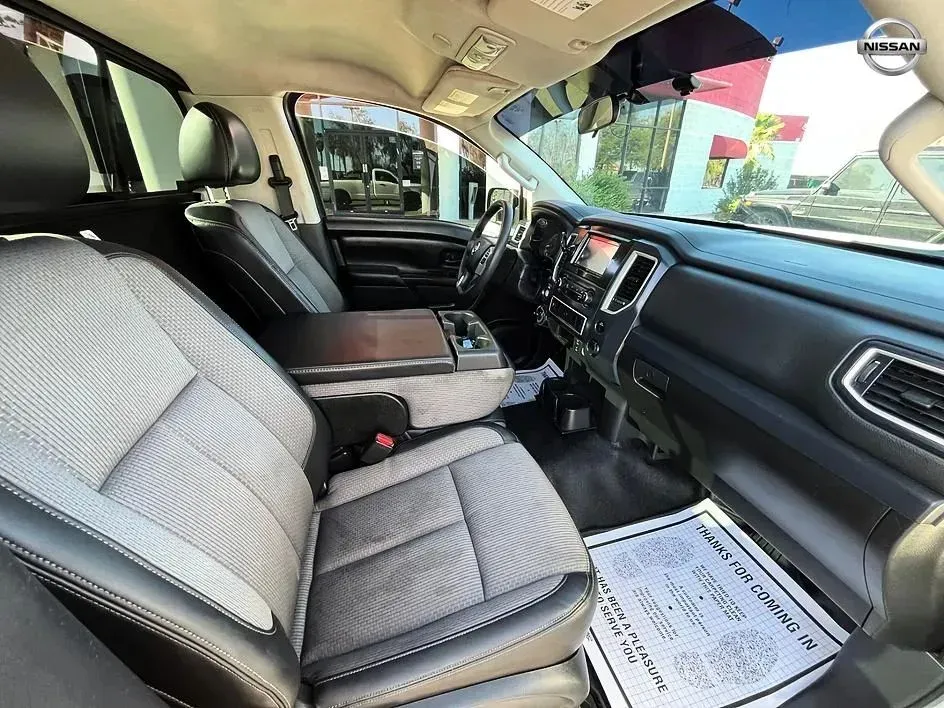 Nissan Titan photo 13
