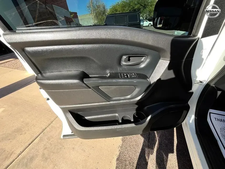 Nissan Titan photo 10