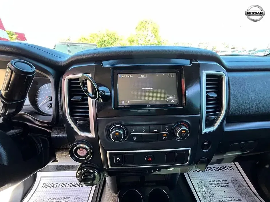 Nissan Titan photo 22