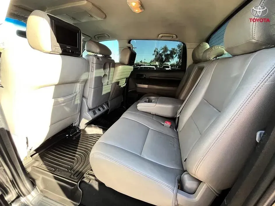 Toyota Tundra photo 11