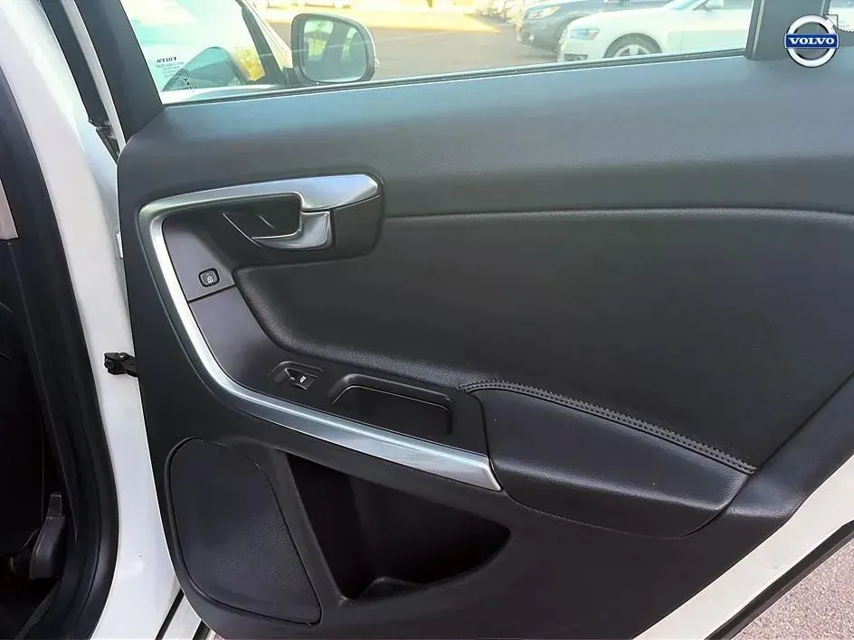 Volvo V60 photo 39