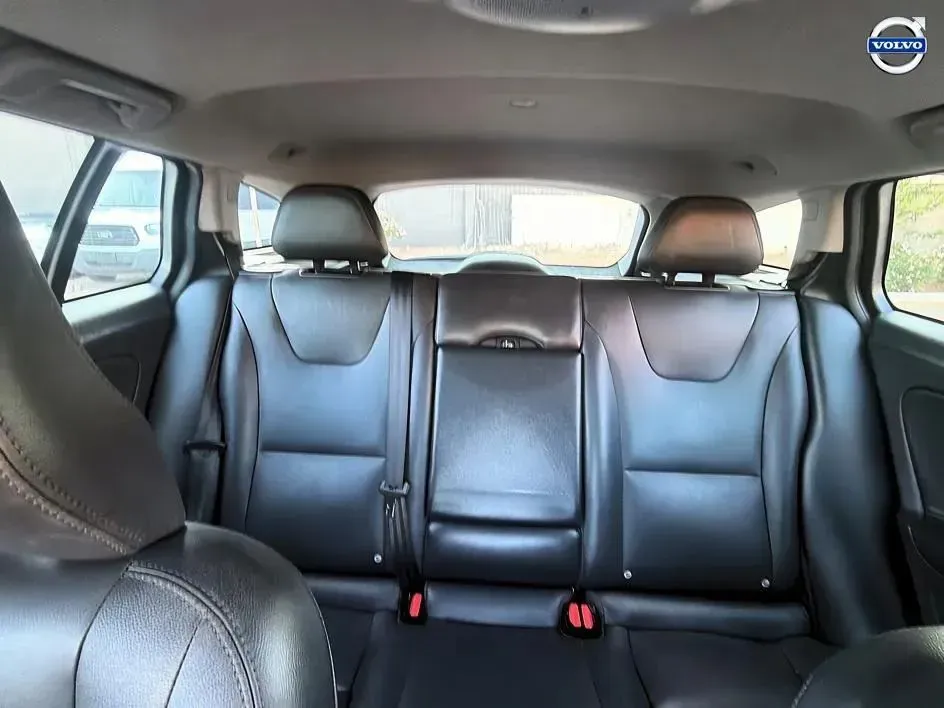 Volvo V60 photo 29
