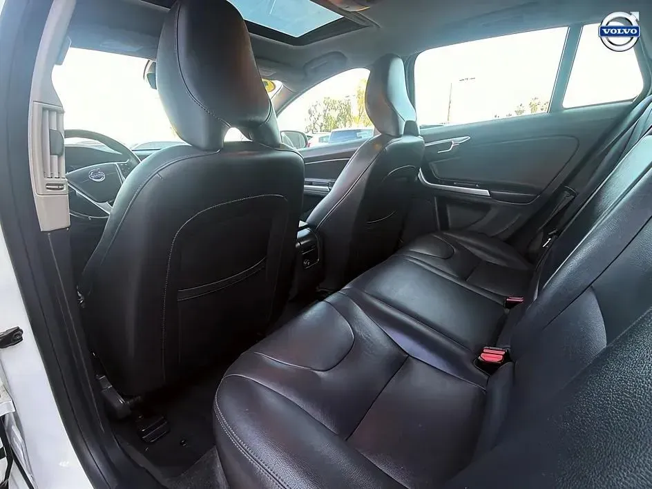 Volvo V60 photo 32