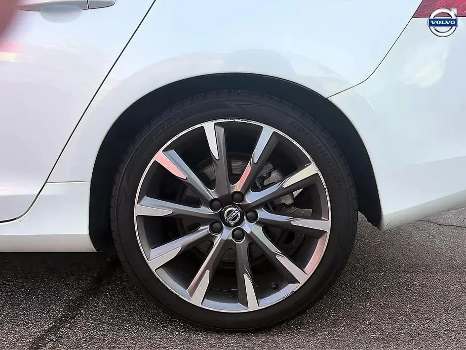 Volvo V60 photo 17