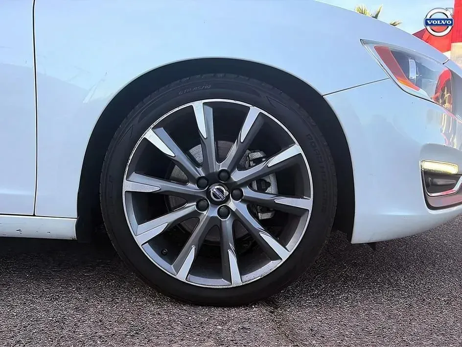 Volvo V60 photo 19