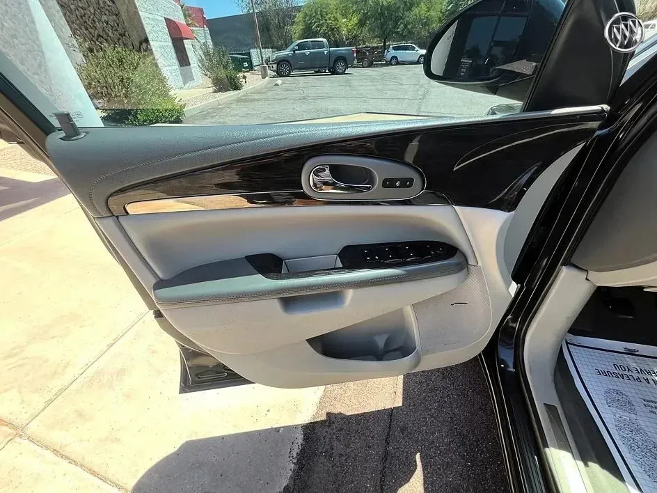 Buick Enclave photo 10