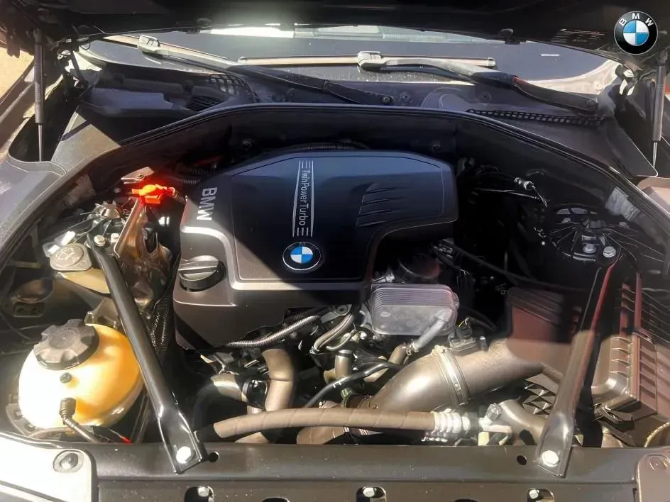 BMW 5 Series photo 32