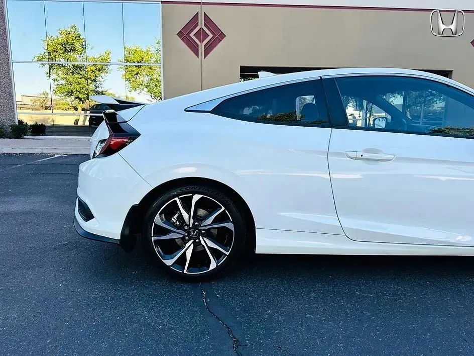 Honda Civic photo 8