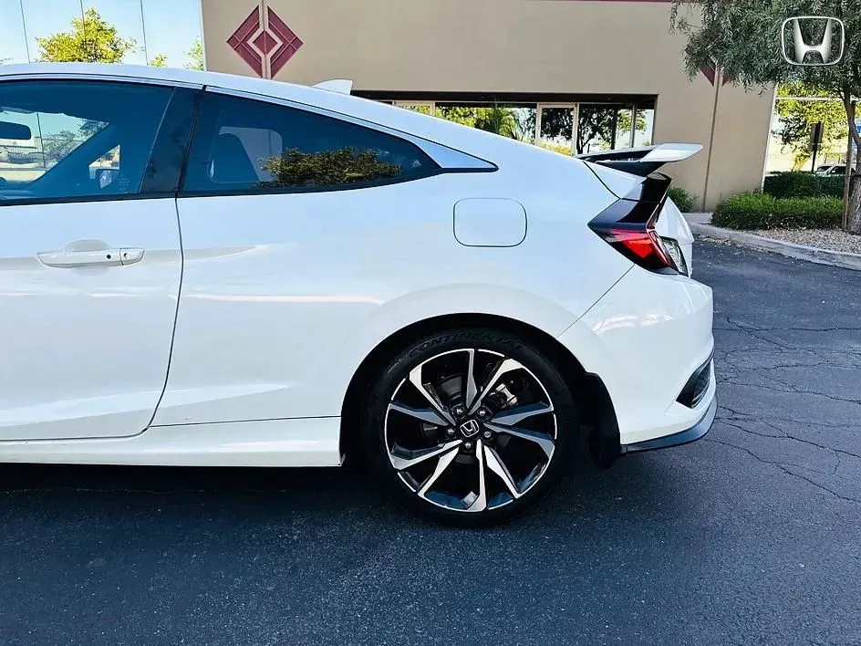 Honda Civic photo 17