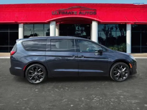 More photos of 2019 Chrysler Pacifica Touring L Minivan 4D at Ultimate Autos, AZ