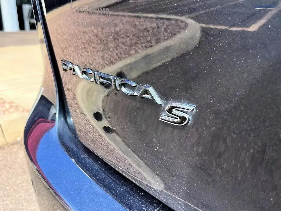 Chrysler Pacifica photo 25