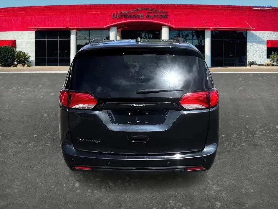 Chrysler Pacifica photo 8