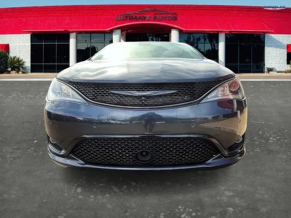 Chrysler Pacifica photo 21