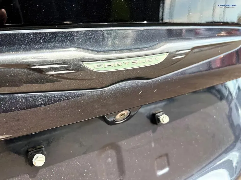 Chrysler Pacifica photo 24