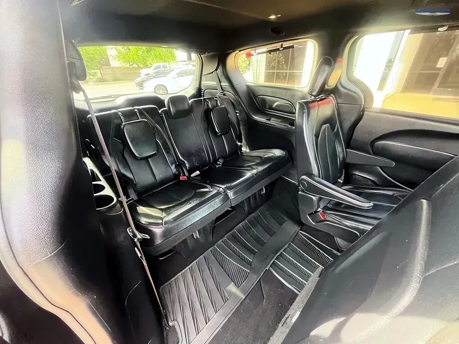 Chrysler Pacifica photo 17