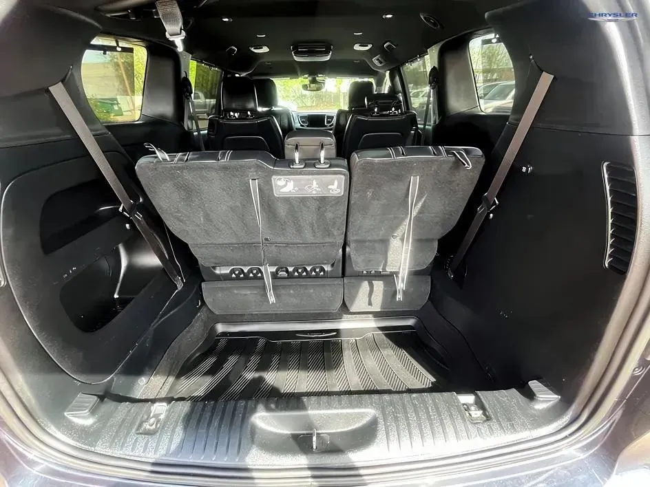 Chrysler Pacifica photo 15