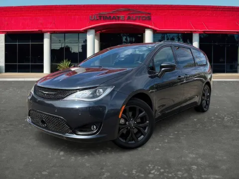 Photos of 2019 Chrysler Pacifica Touring L Minivan 4D for sale in Mesa, AZ at Ultimate Autos