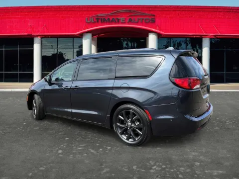 More photos of 2019 Chrysler Pacifica Touring L Minivan 4D at Ultimate Autos, AZ