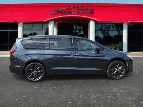 More photos of 2019 Chrysler Pacifica Touring L Minivan 4D at Ultimate Autos, AZ