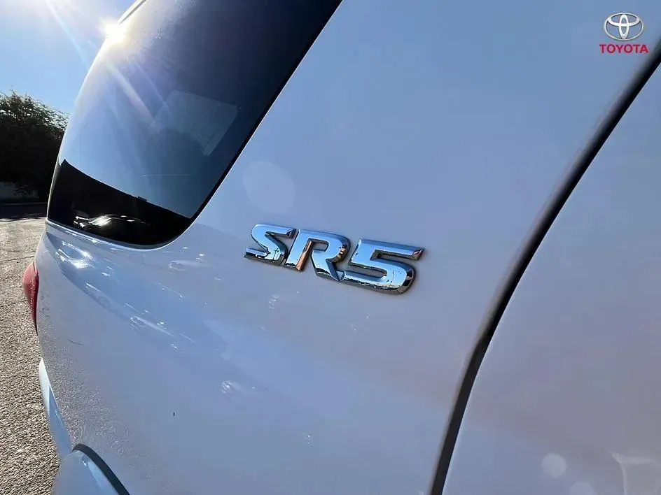 Toyota Sequoia photo 21