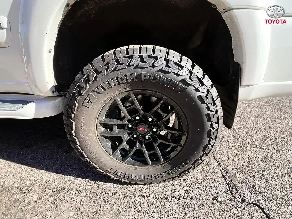 Toyota Sequoia photo 19