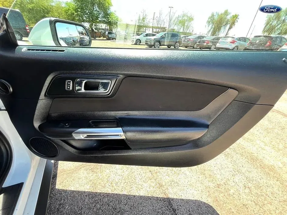 Ford Mustang photo 14