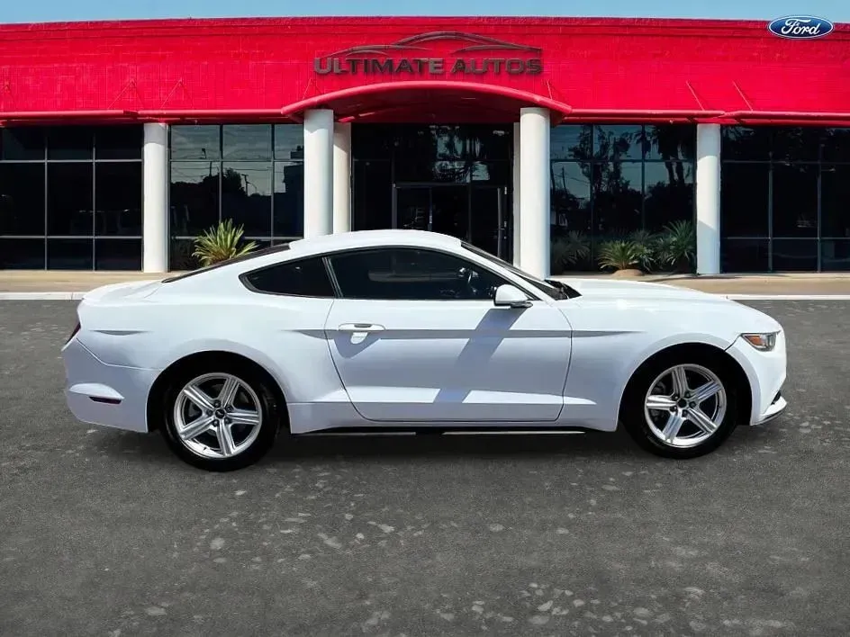 Ford Mustang photo 5