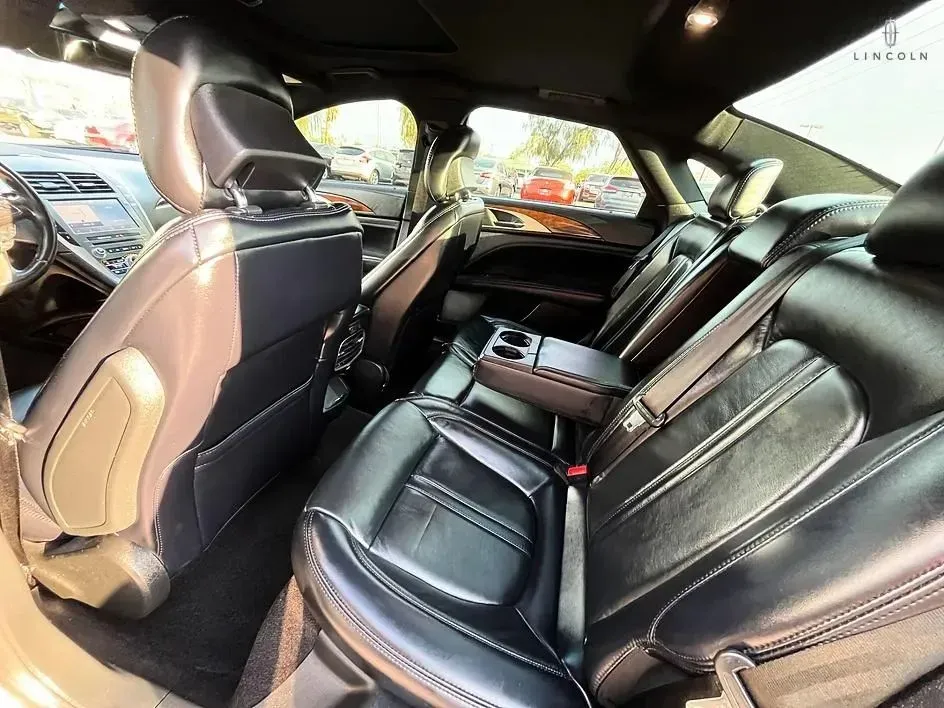 Lincoln MKZ photo 11
