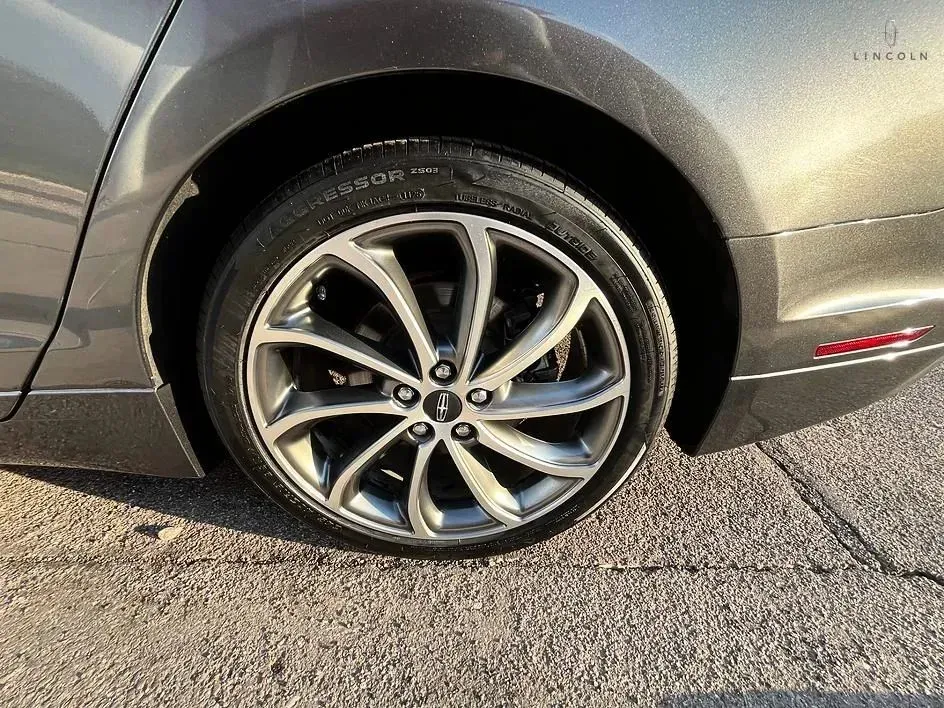 Lincoln MKZ photo 18
