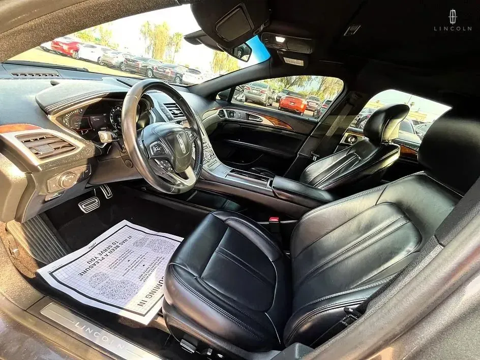 Lincoln MKZ photo 9